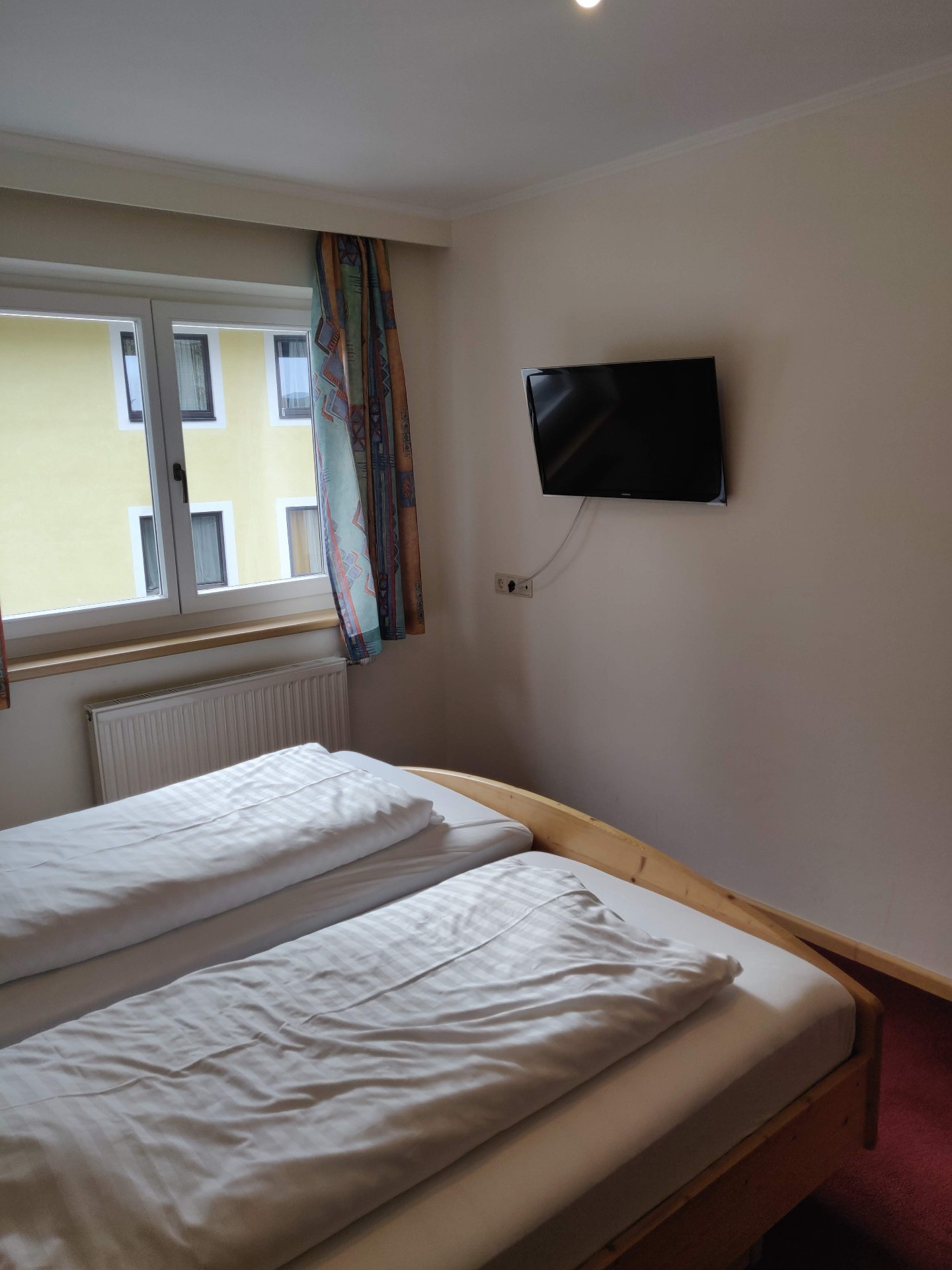 Familieværelse Kohlmais Suite - Soveværelse med TV